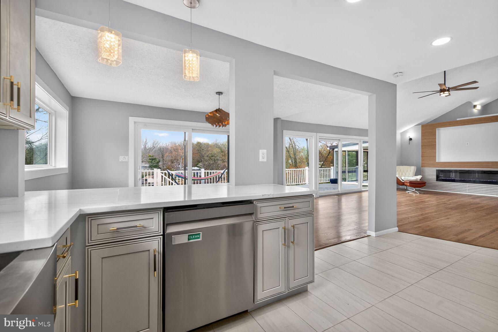 LAKE SHORE - Residential