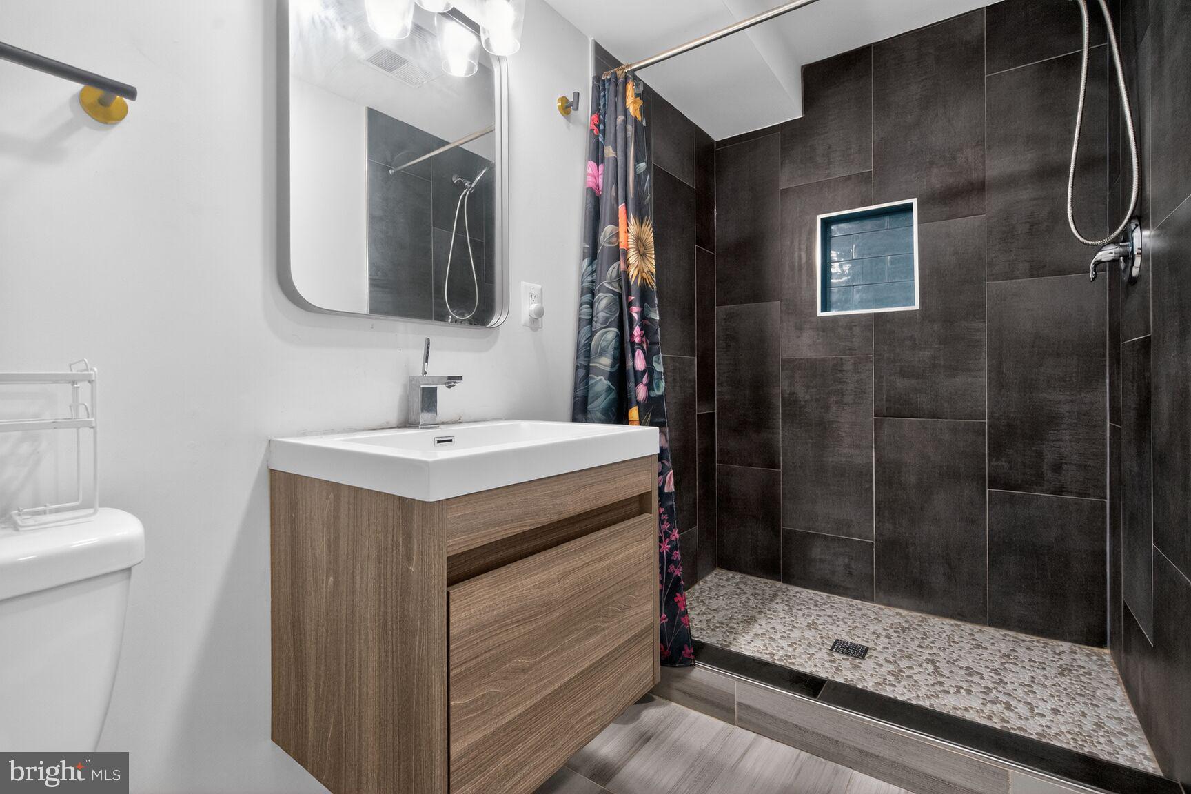 LAKE SHORE - Residential