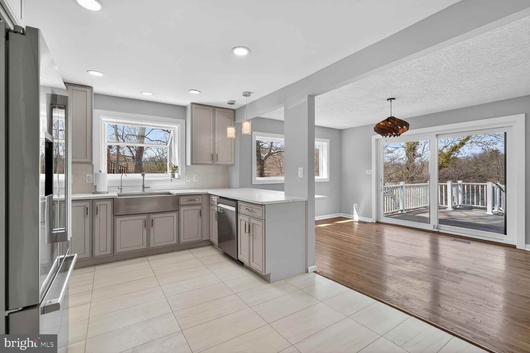 LAKE SHORE - Residential