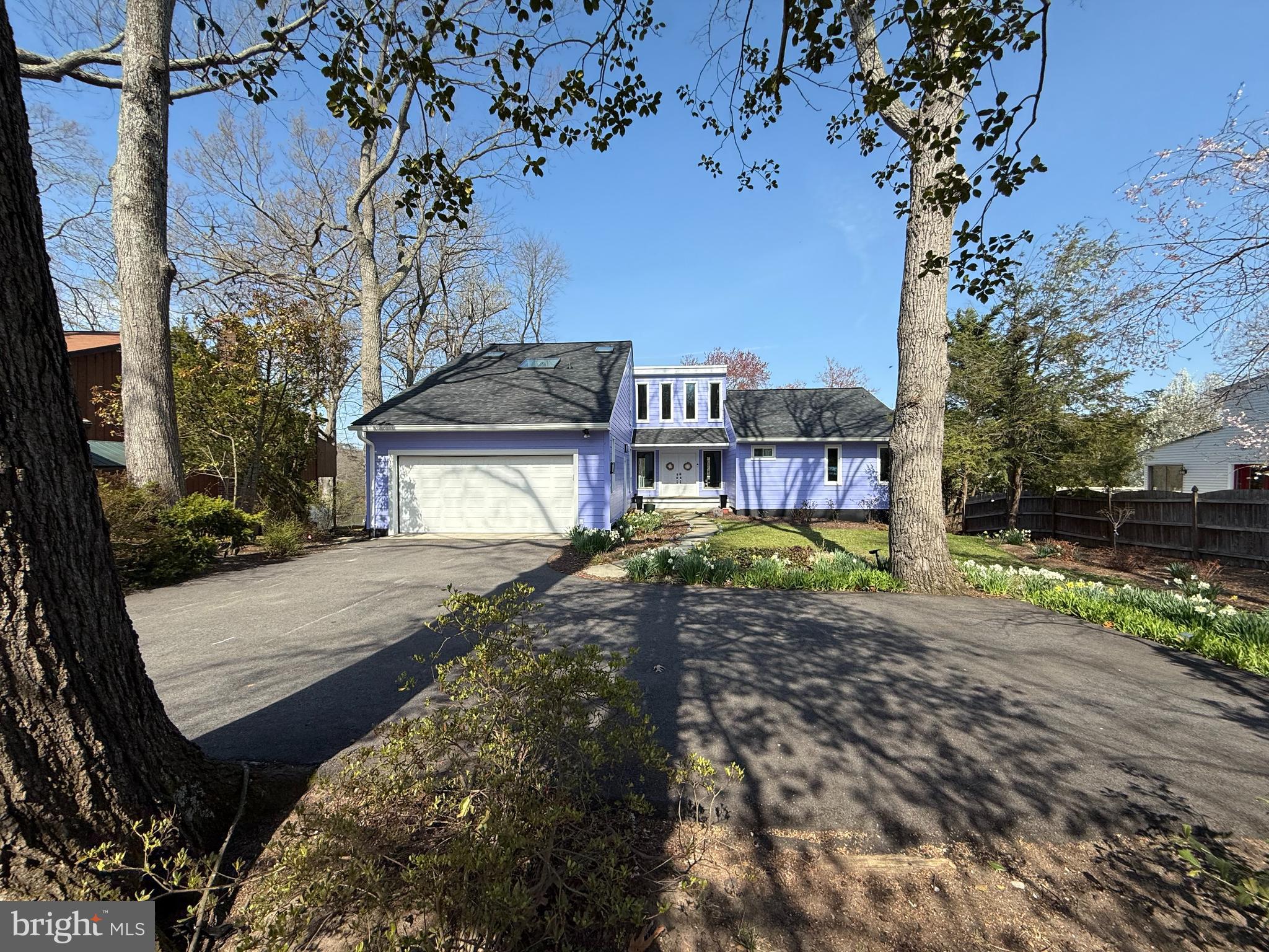 LAKE SHORE - Residential