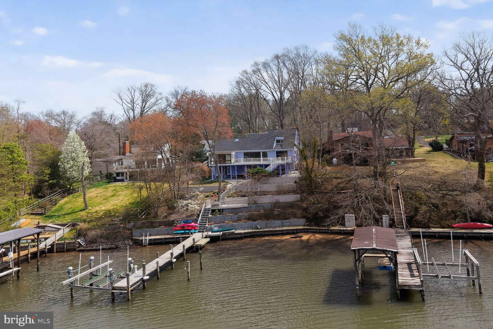 LAKE SHORE - Residential