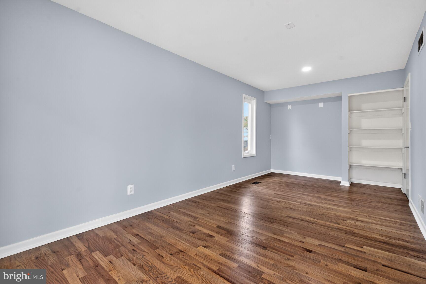 LAKE SHORE - Residential