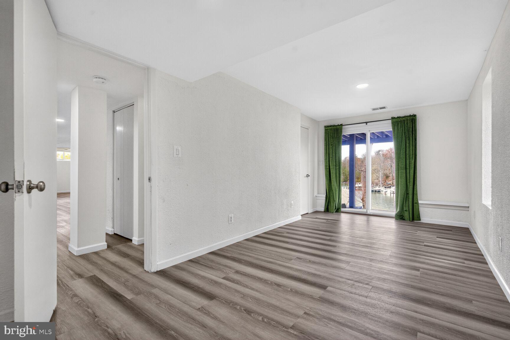 LAKE SHORE - Residential