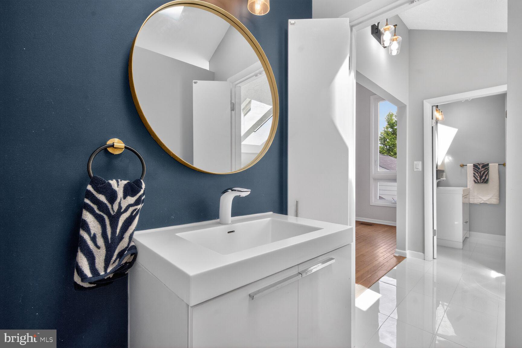 LAKE SHORE - Residential