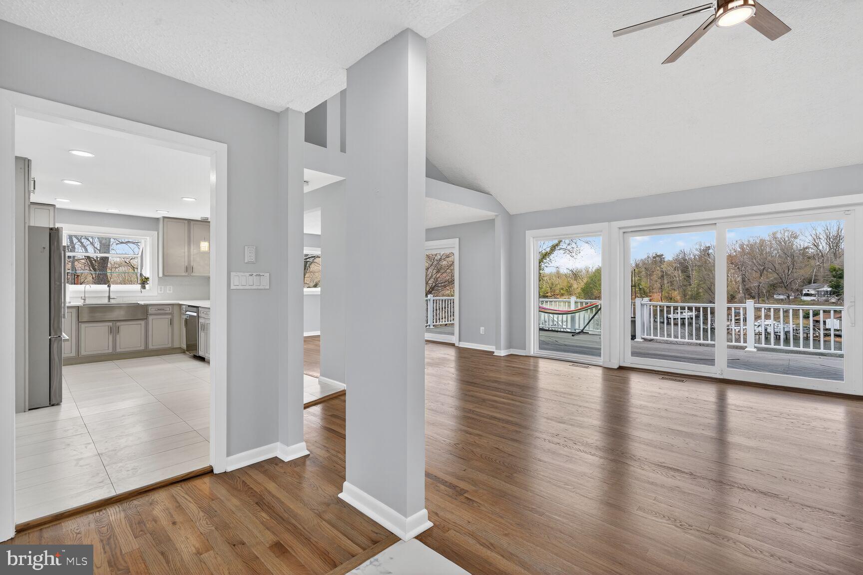 LAKE SHORE - Residential