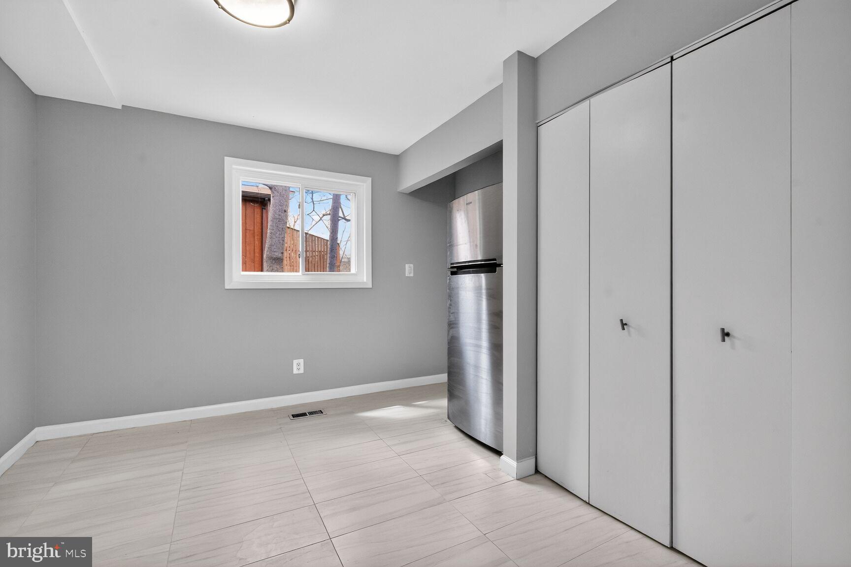 LAKE SHORE - Residential