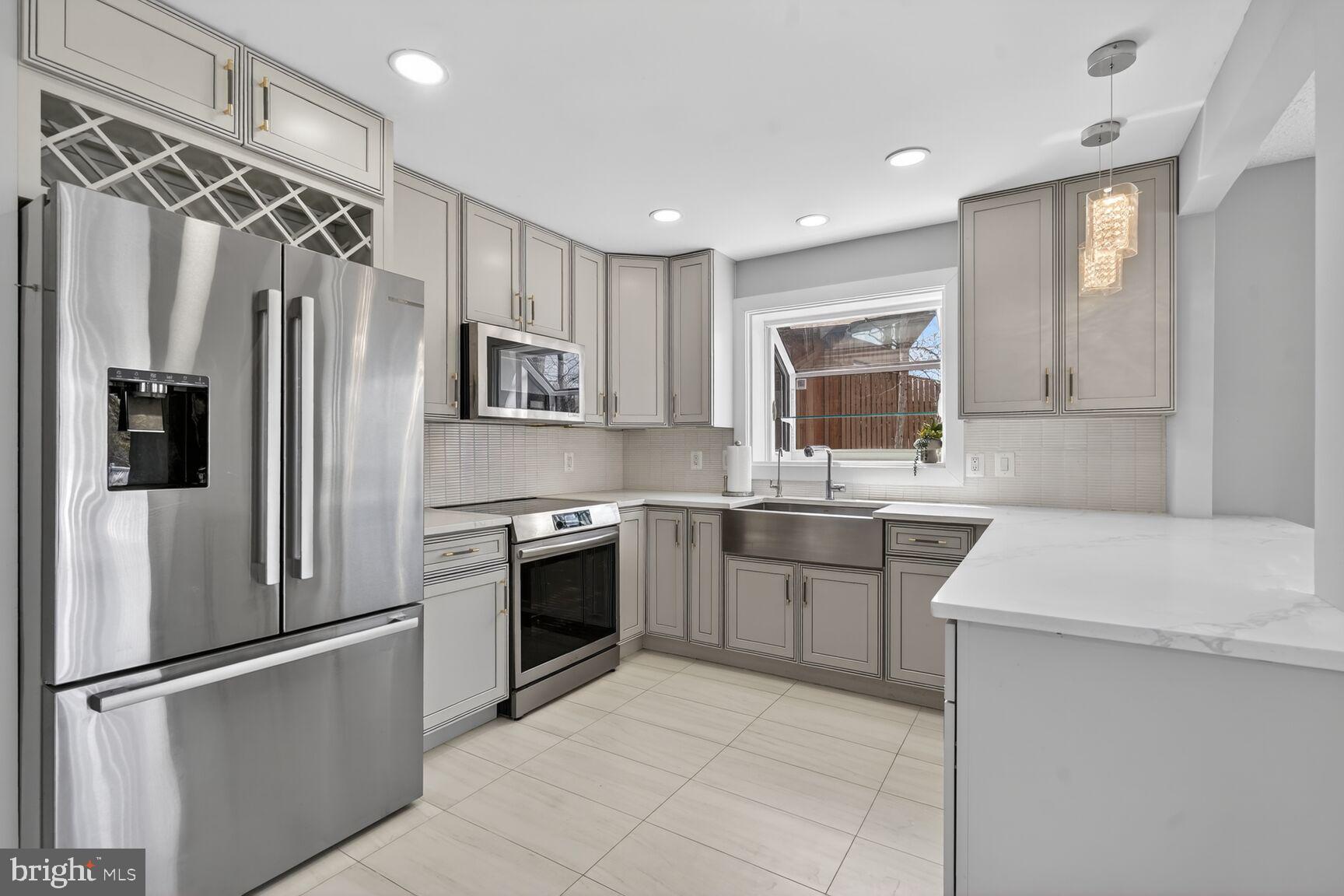 LAKE SHORE - Residential