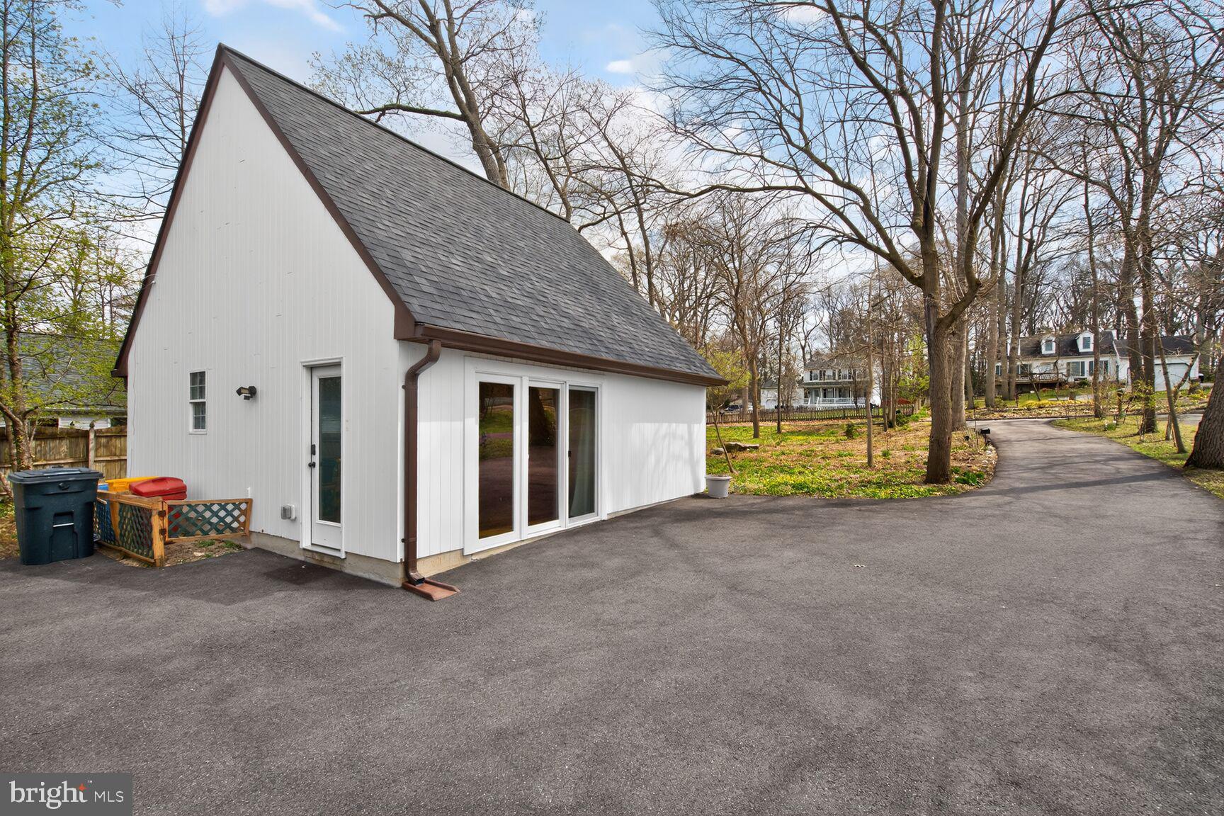 LAKE SHORE - Residential