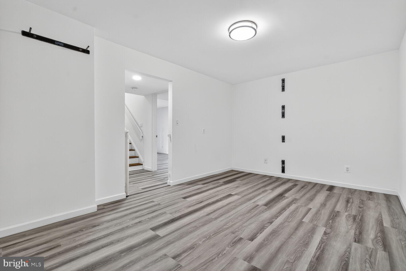 LAKE SHORE - Residential