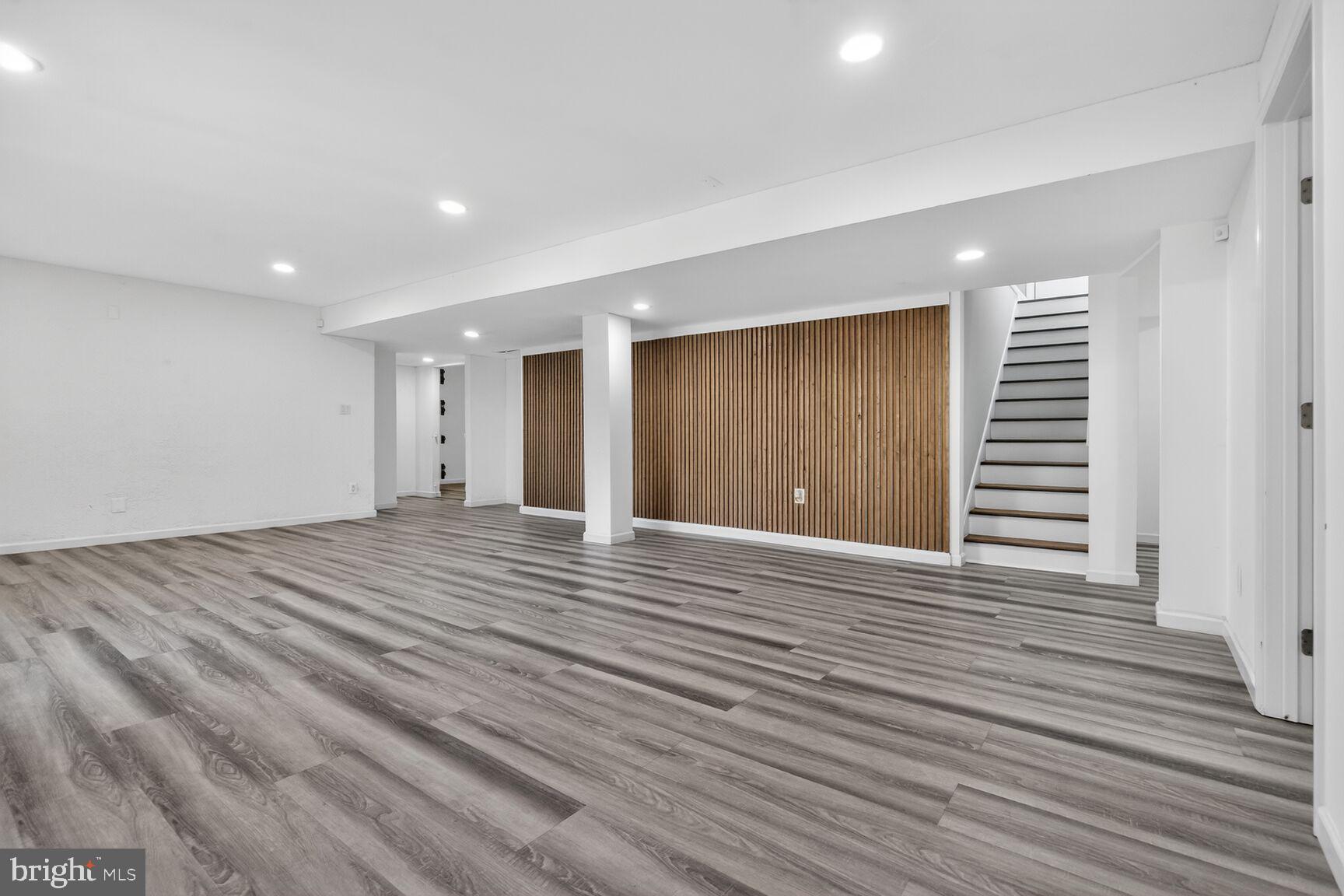 LAKE SHORE - Residential