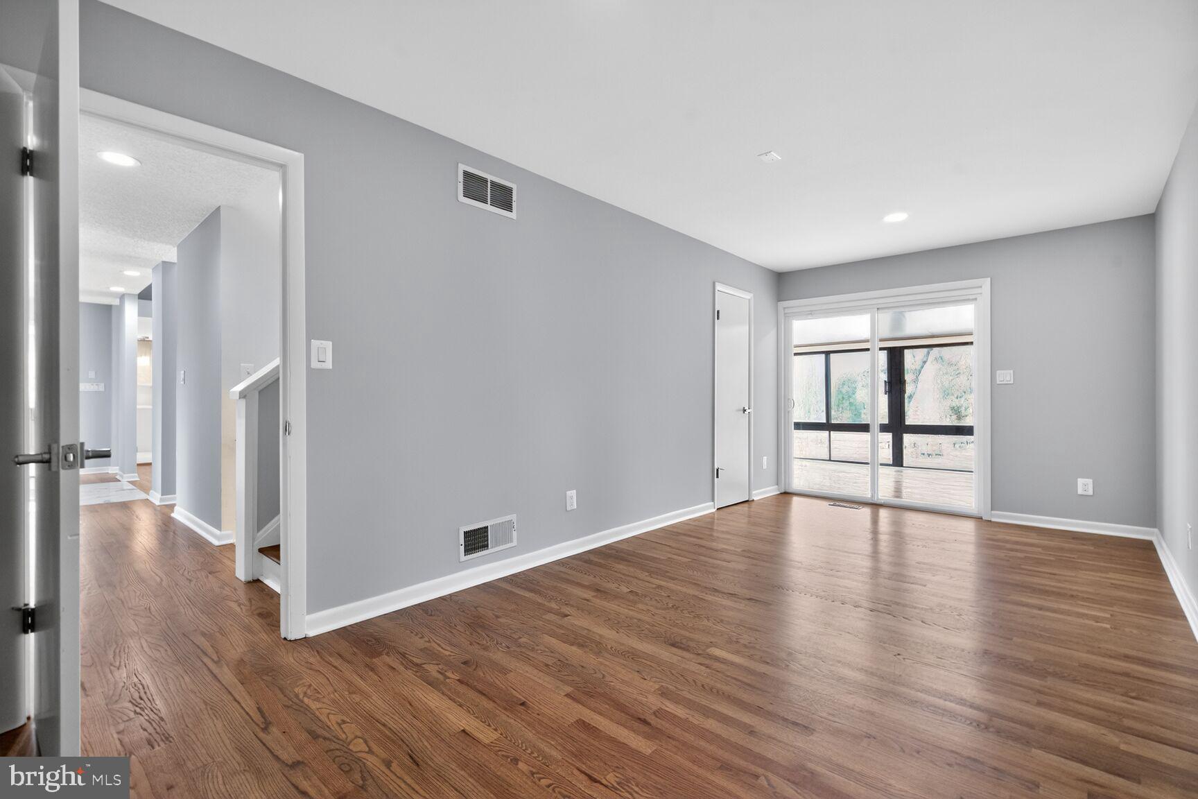 LAKE SHORE - Residential