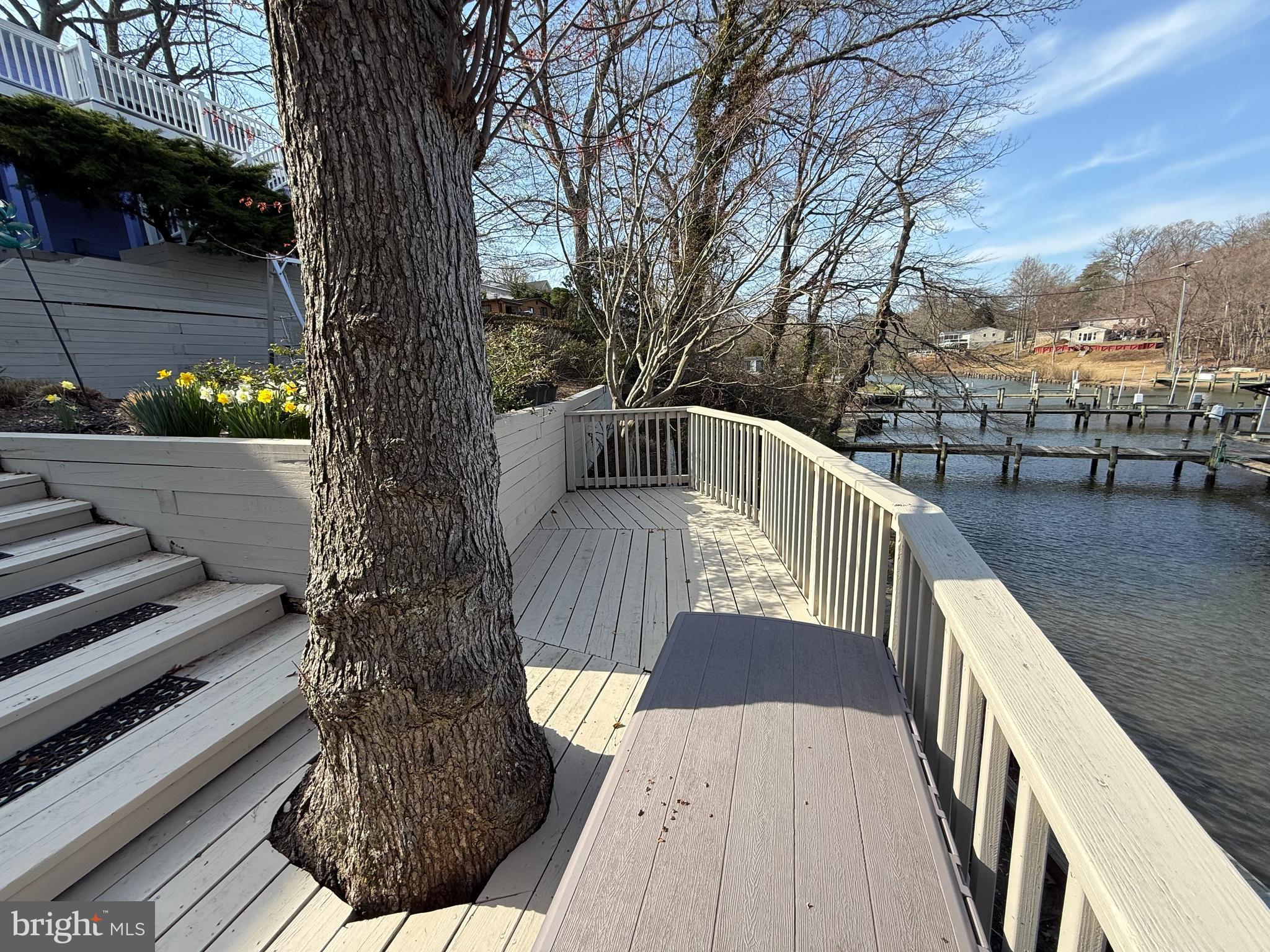 LAKE SHORE - Residential