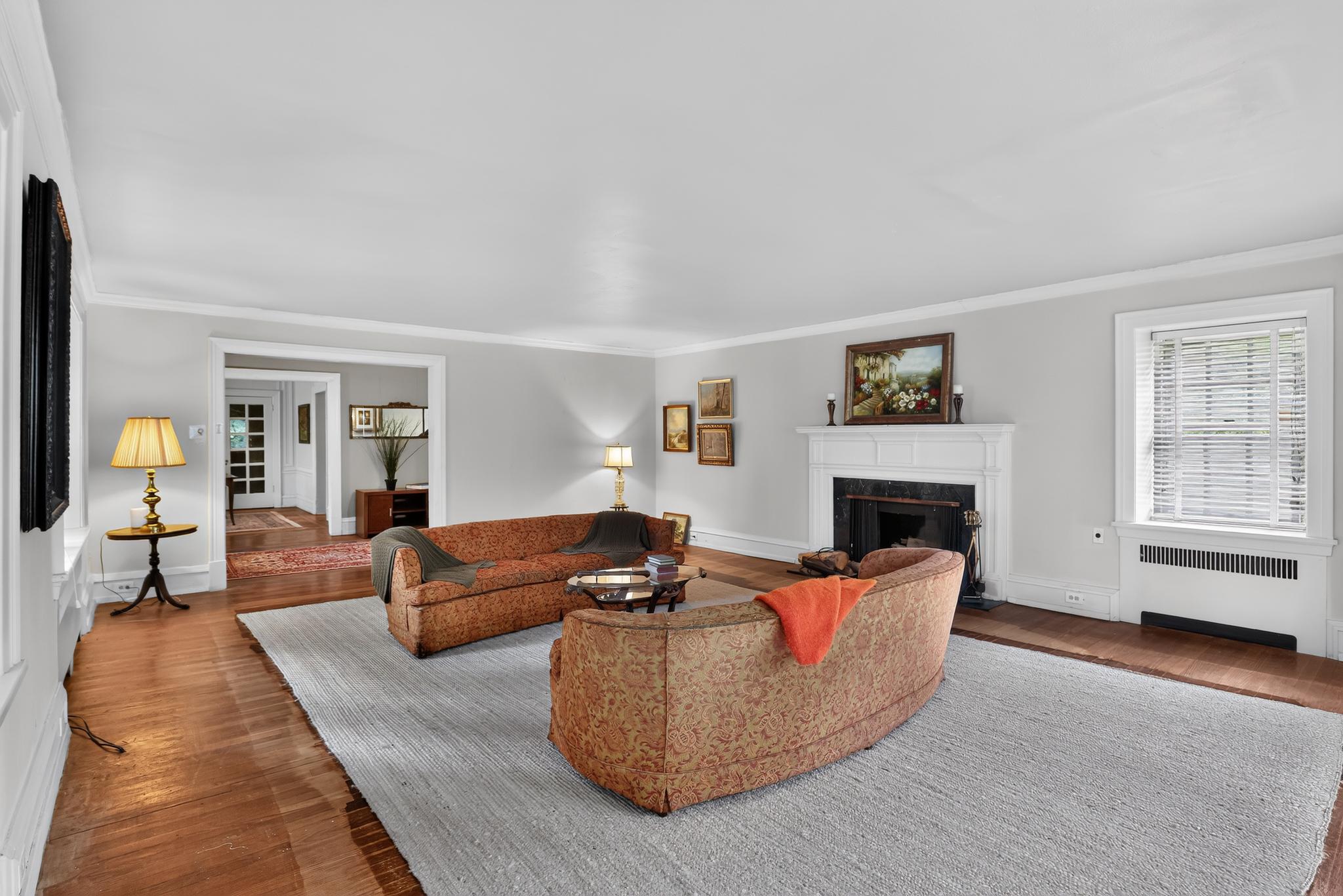 6710 LINCOLN DRIVE