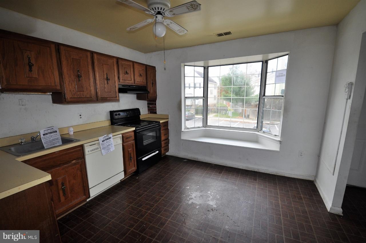 ARBORY CONDOS - Residential