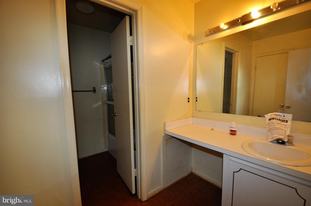 ARBORY CONDOS - Residential