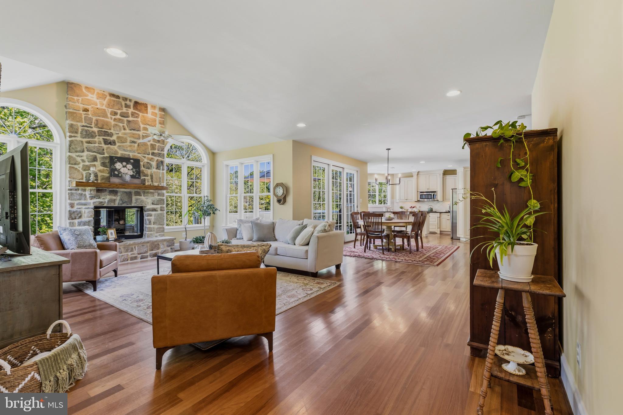 CHERRY CREEK - Residential