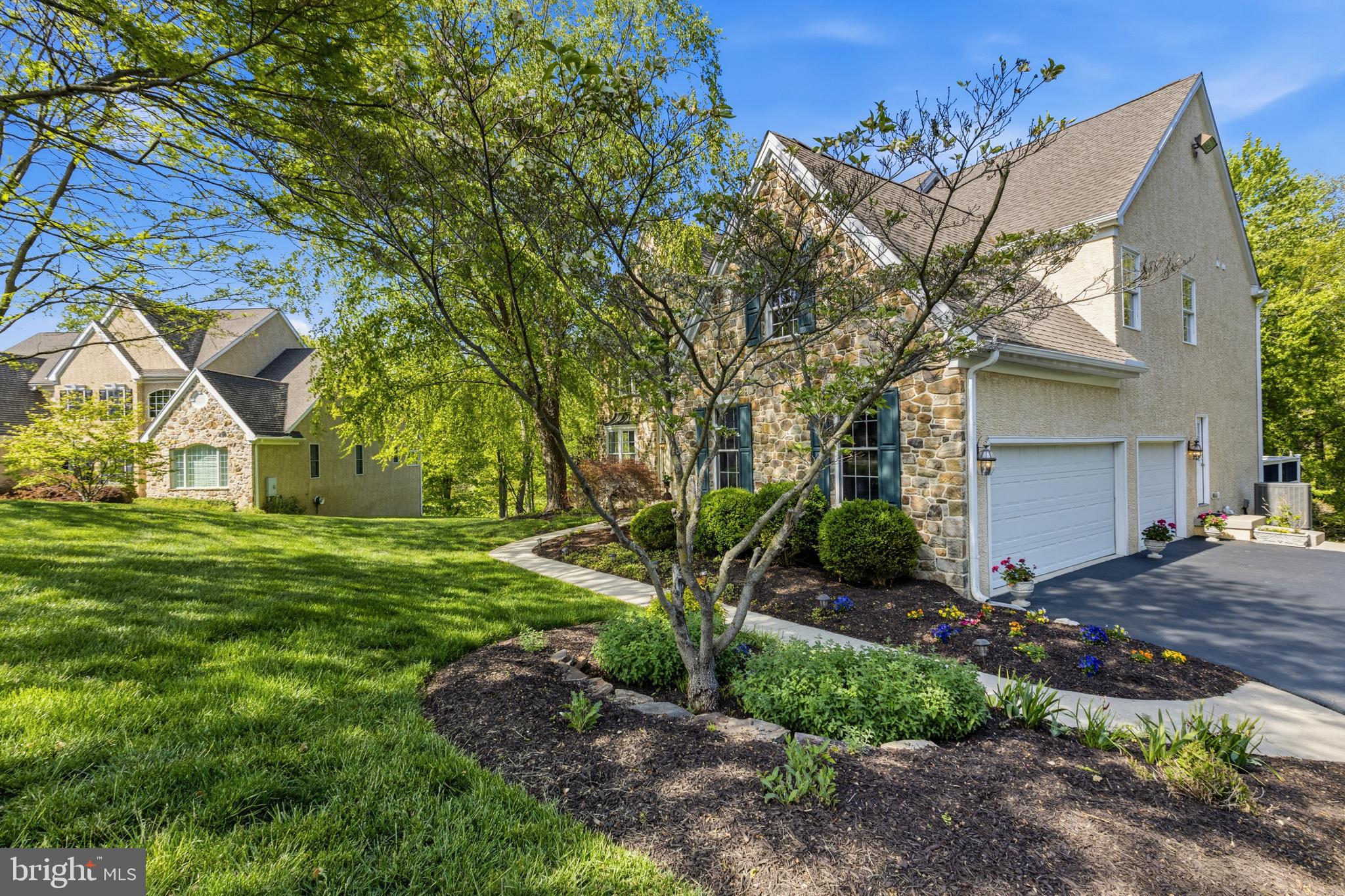 19 W BRANCH LANE