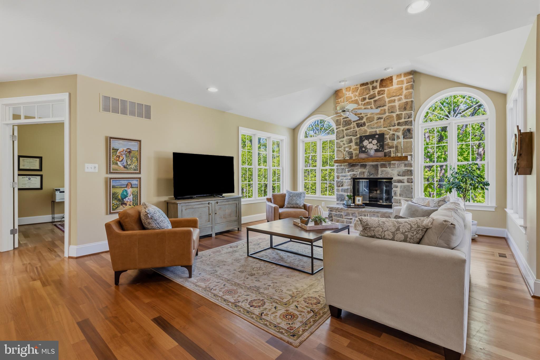 CHERRY CREEK - Residential