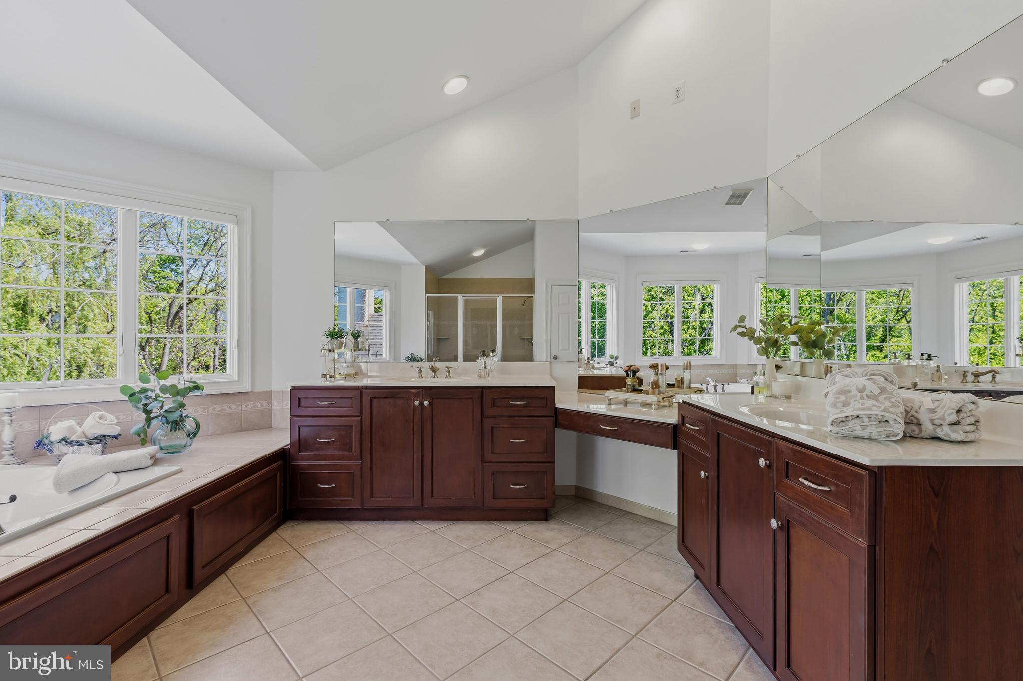 CHERRY CREEK - Residential