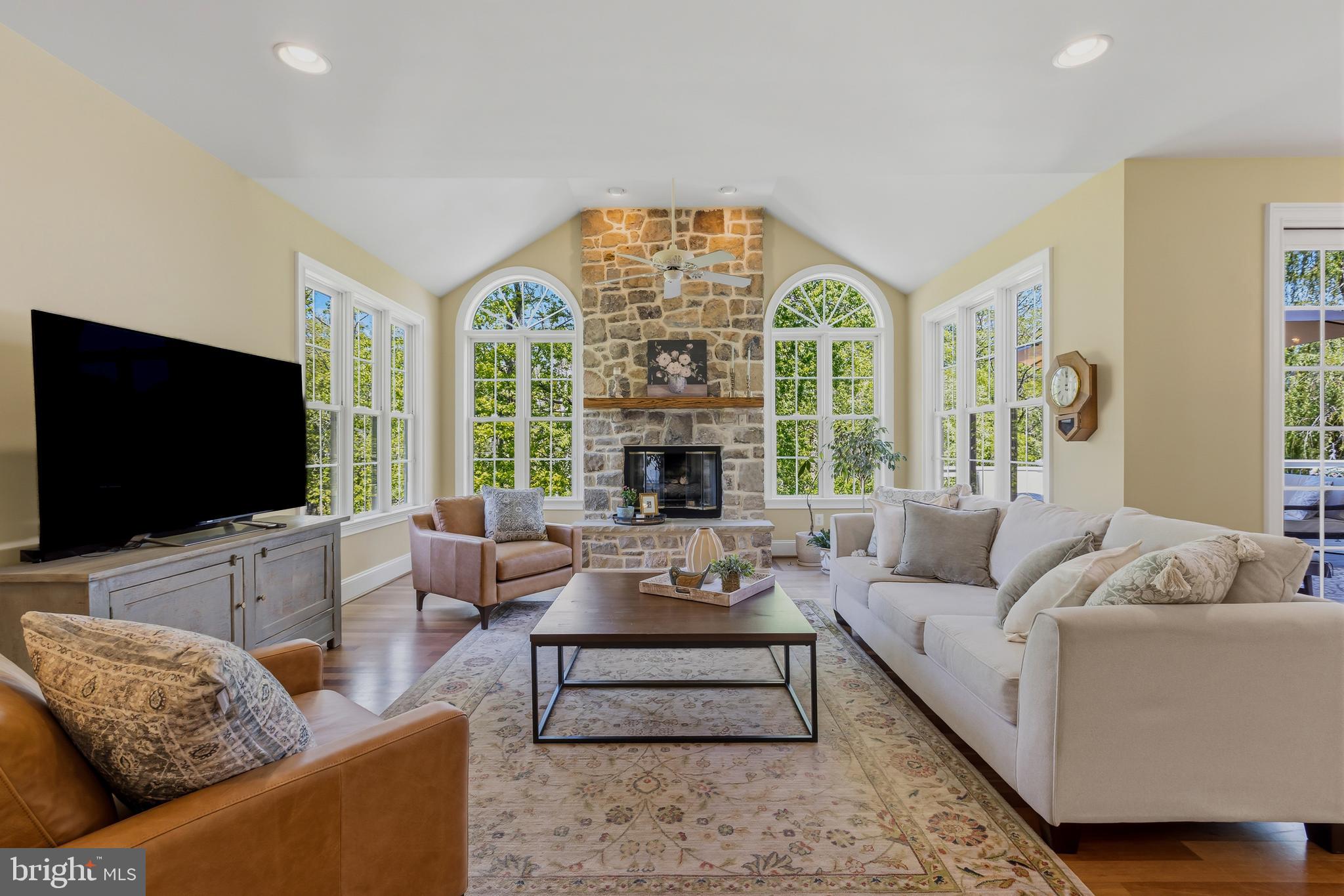 CHERRY CREEK - Residential