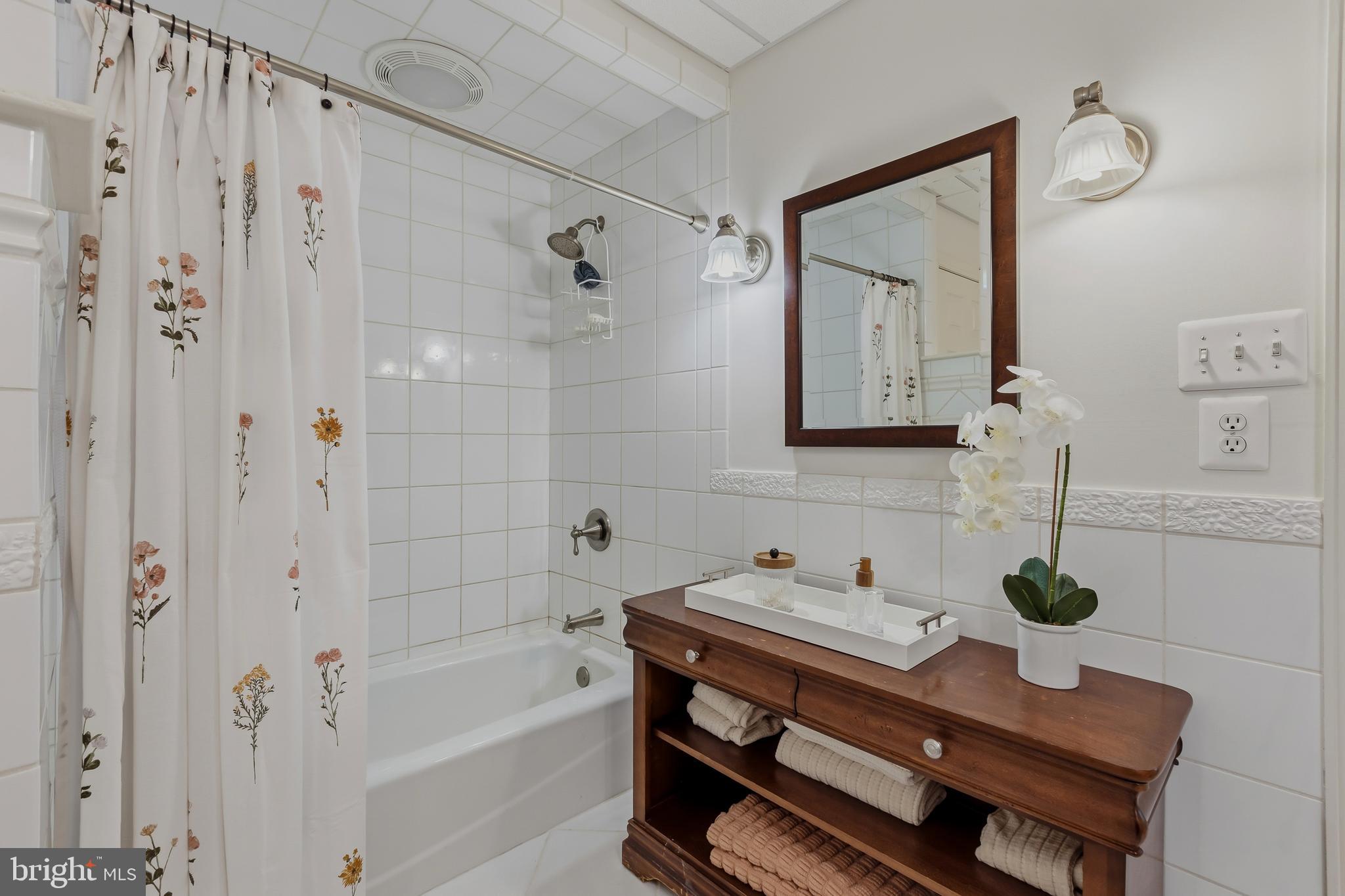 CHERRY CREEK - Residential