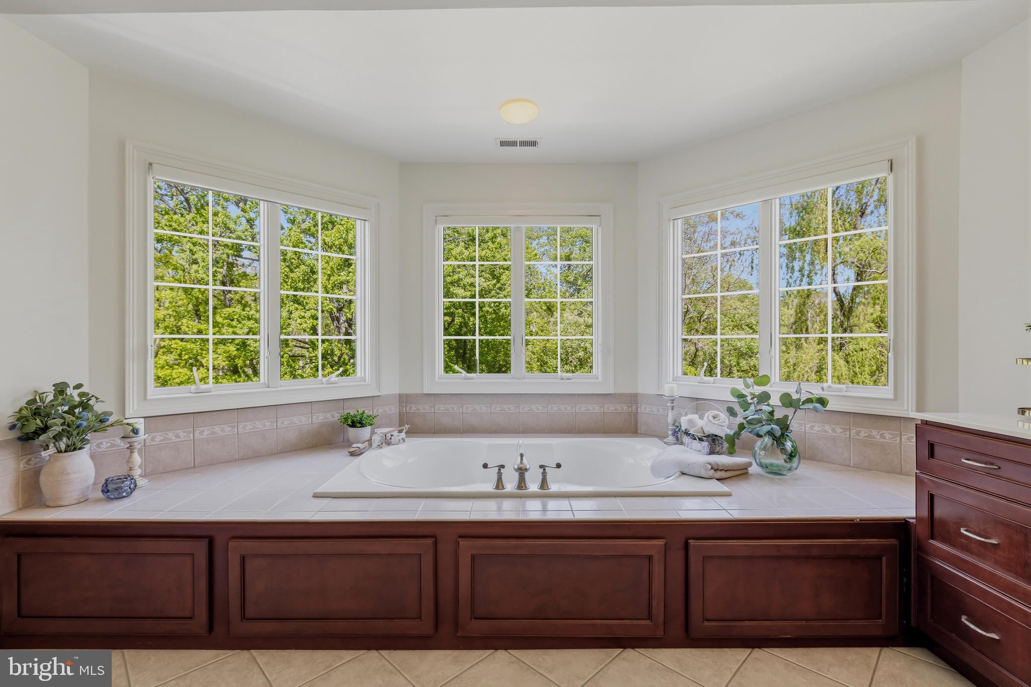 CHERRY CREEK - Residential