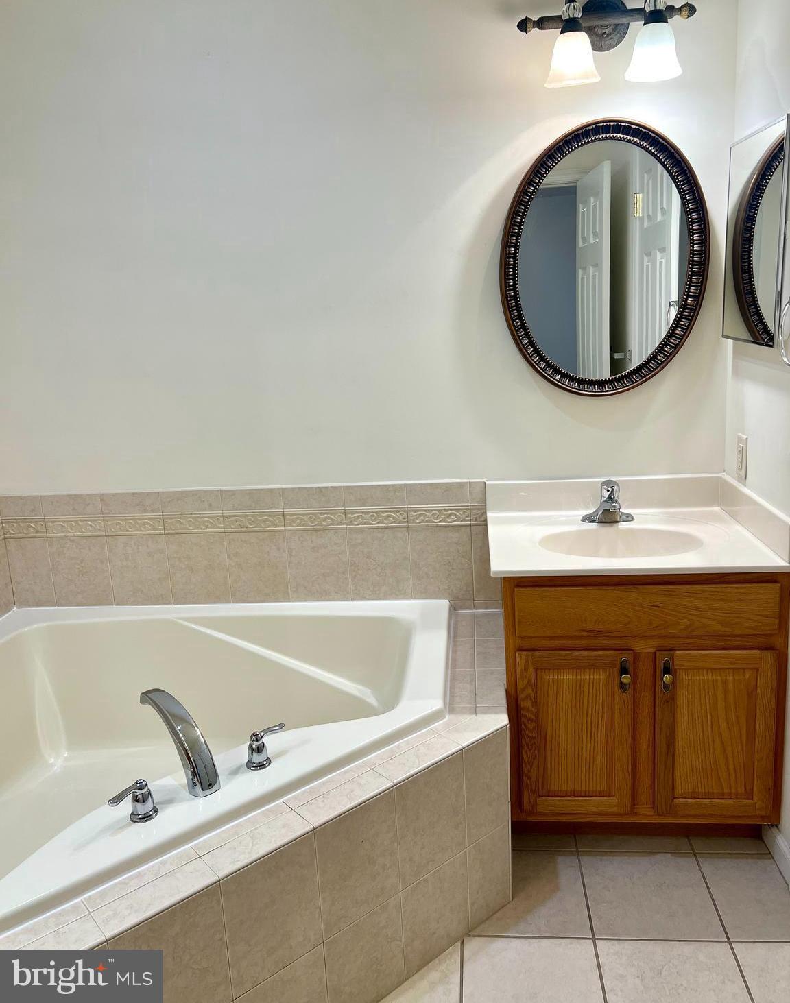 NICHOLSON SQUARE - Residential Lease