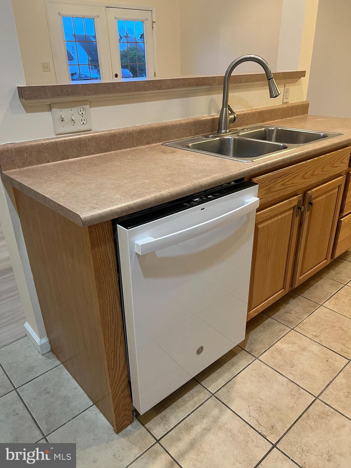 NICHOLSON SQUARE - Residential Lease