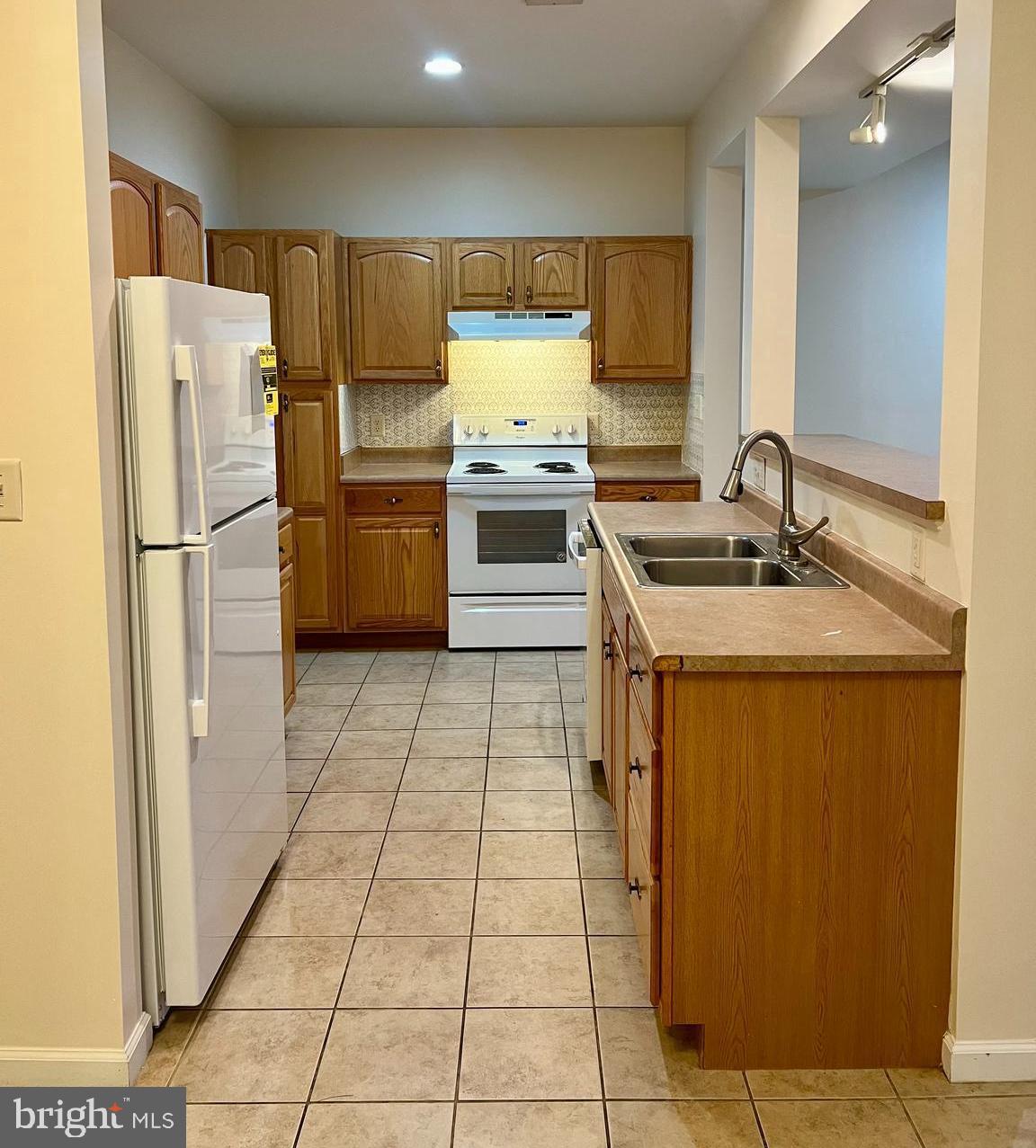 NICHOLSON SQUARE - Residential Lease