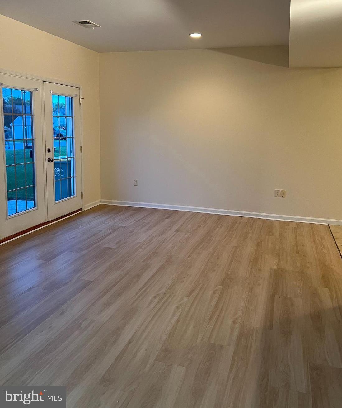 NICHOLSON SQUARE - Residential Lease