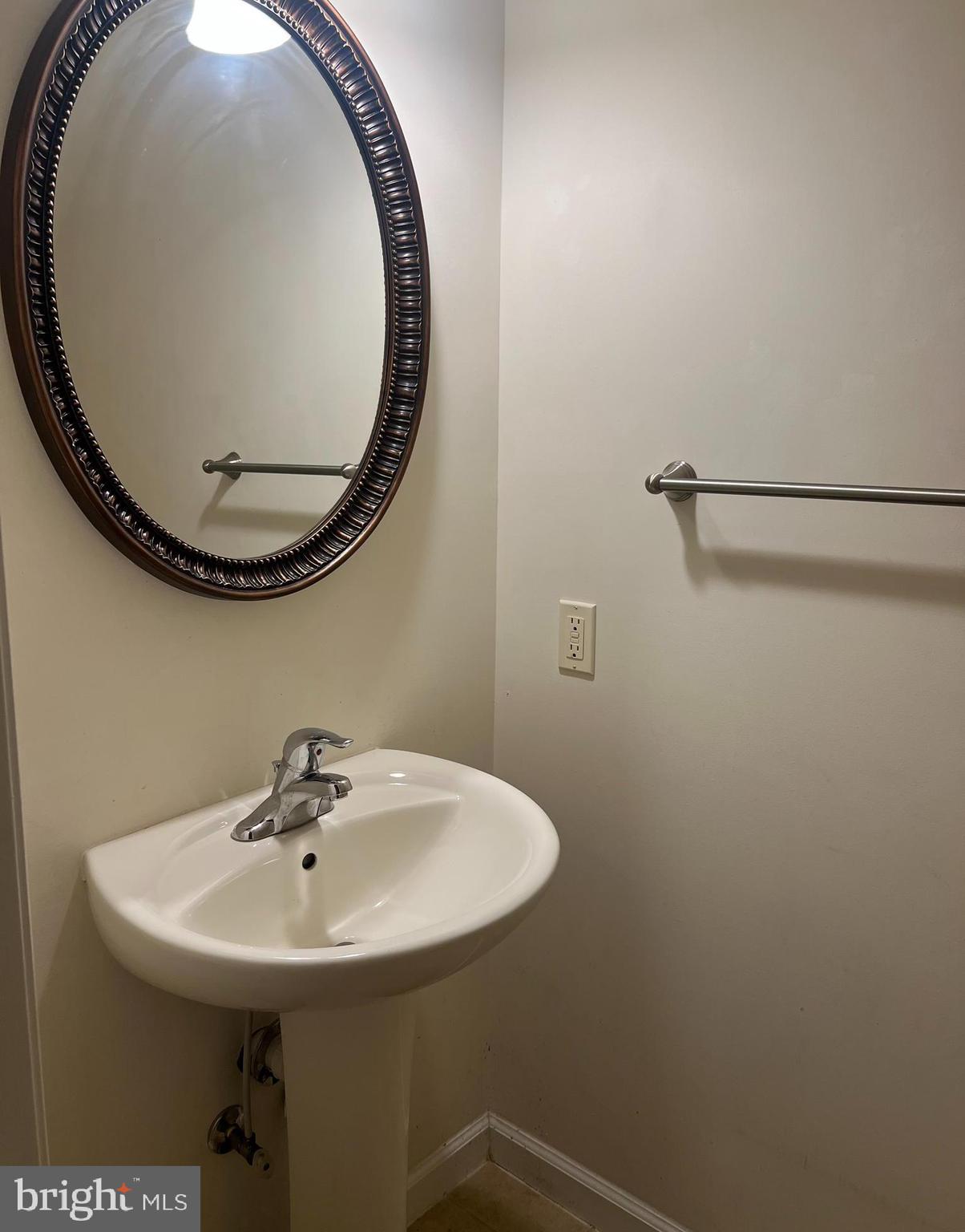 NICHOLSON SQUARE - Residential Lease