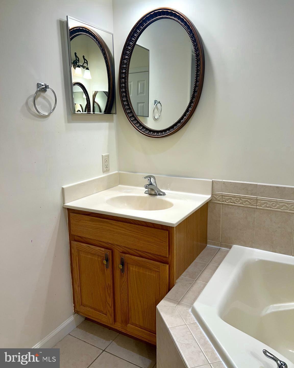 NICHOLSON SQUARE - Residential Lease