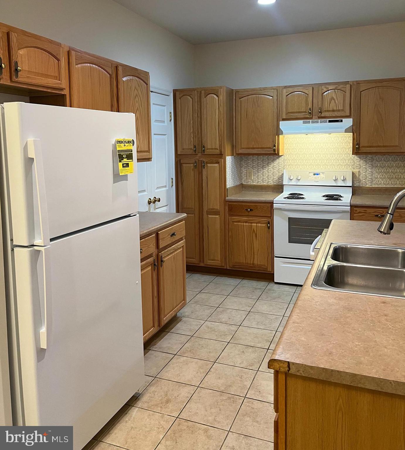 NICHOLSON SQUARE - Residential Lease