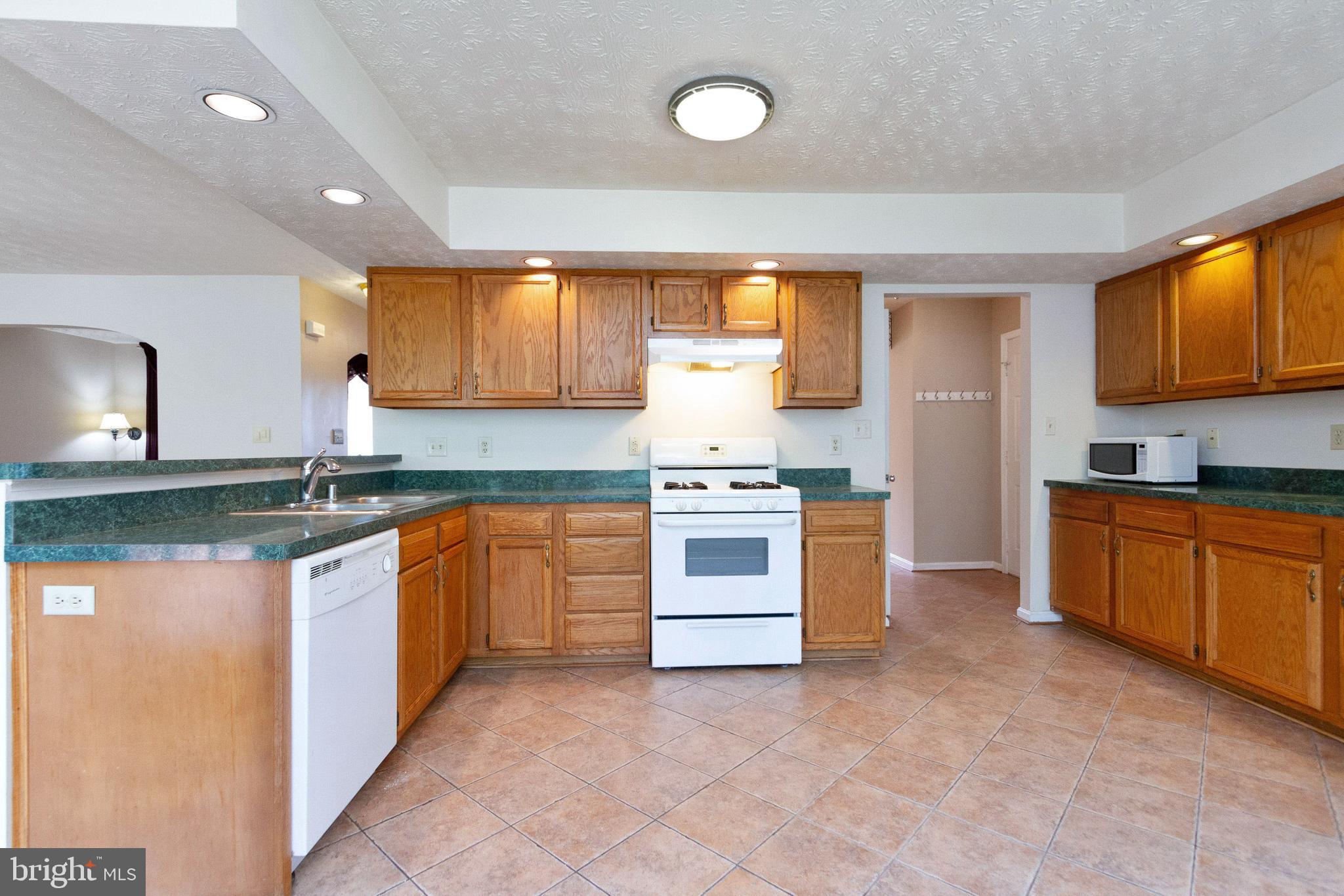 ARGYLE HILLS - Residential Lease