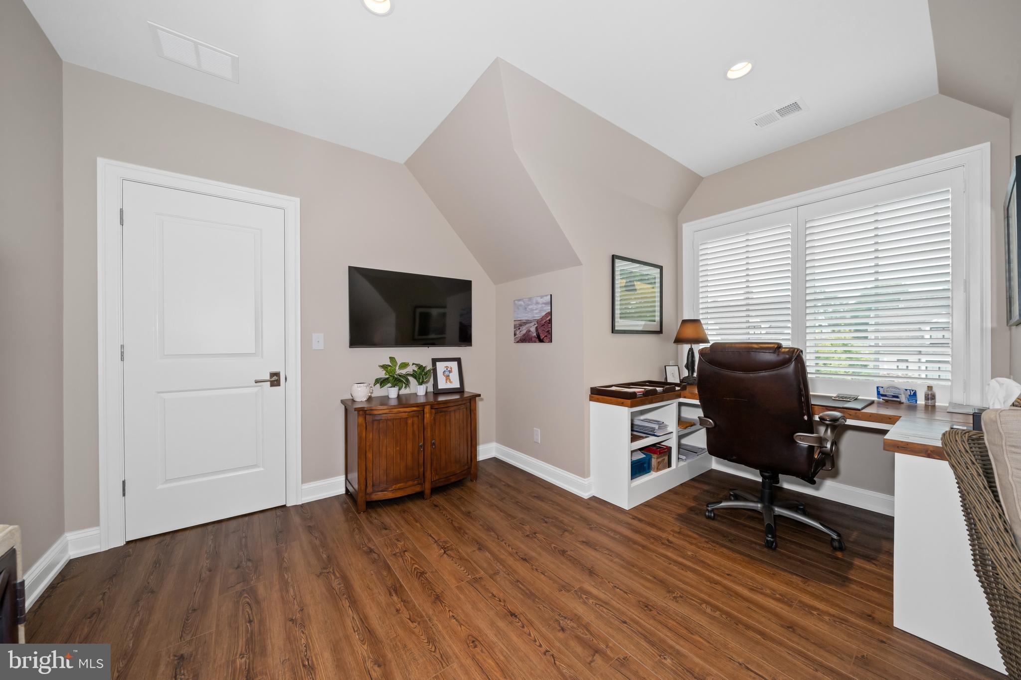 CROOKED BILLET - Residential