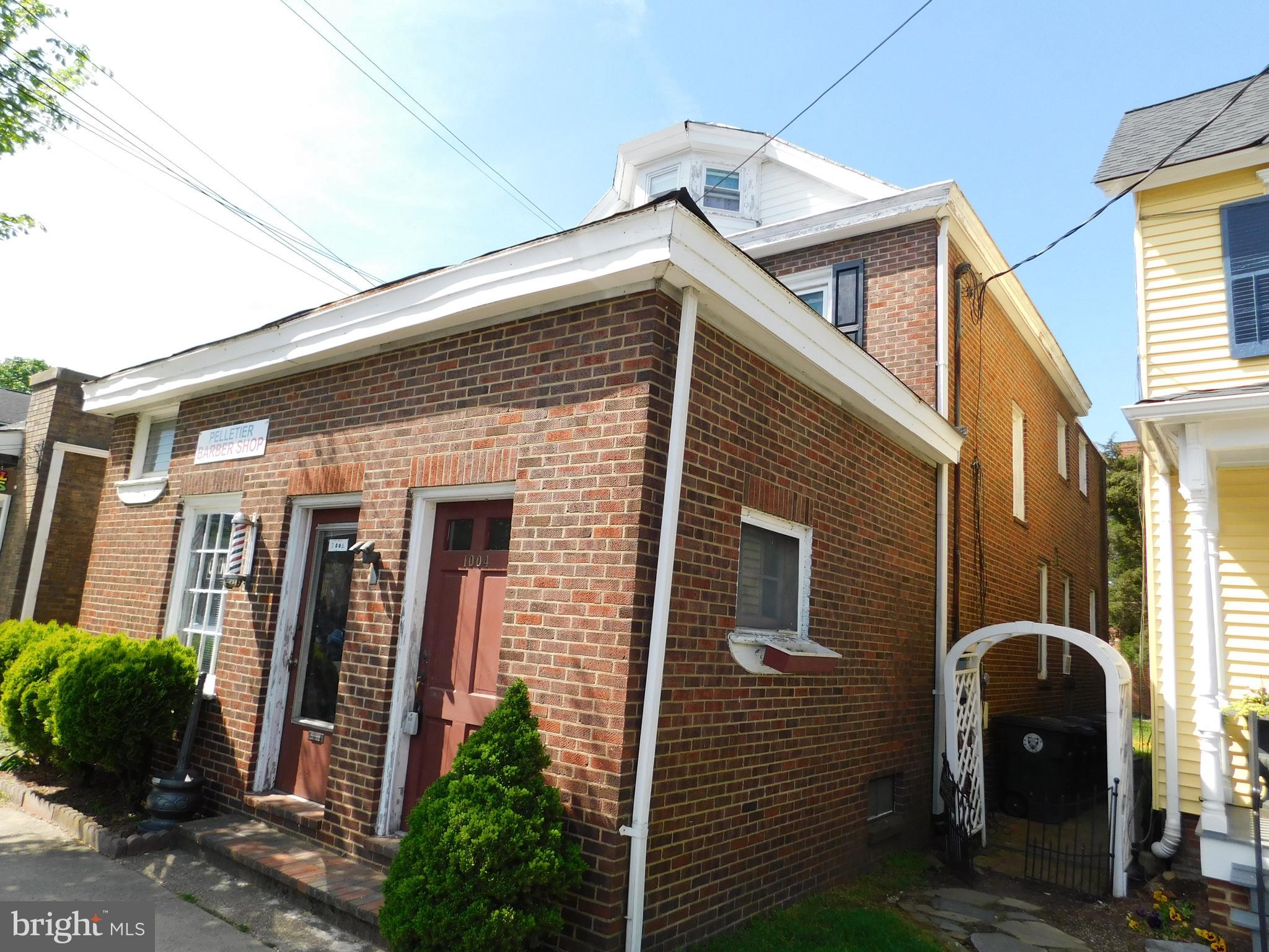 Main image without alt text