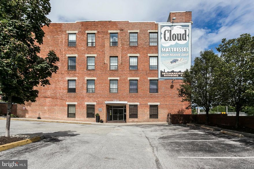 Modern 2 br/1 bath condo in the St. Cloud Mattress building of Mount Vernon. Condo offers an open floor plan, granite counters, breakfast bar & stainless steel appliances in the kitchen, high ceilings, ceramic tile in bathroom, cac, in unit stacked front load washer & dryer, & floor to ceiling windows. ASSIGNED PARKING INCLUDED! Convenient to I83, downtown, shops & restaurants!