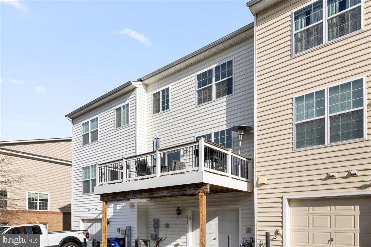 RIVER POINTE - Residential