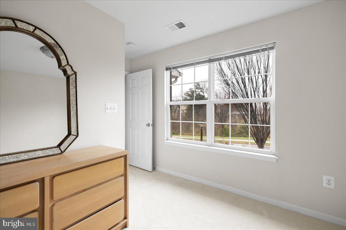 1590 KINNAIRD TERRACE NE