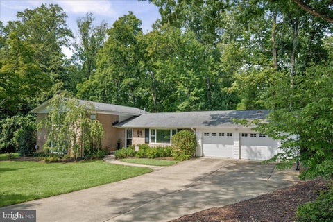 Photo of 4000 Mavis Court, ALEXANDRIA, VA 22309 (MLS # VAFX2346300)