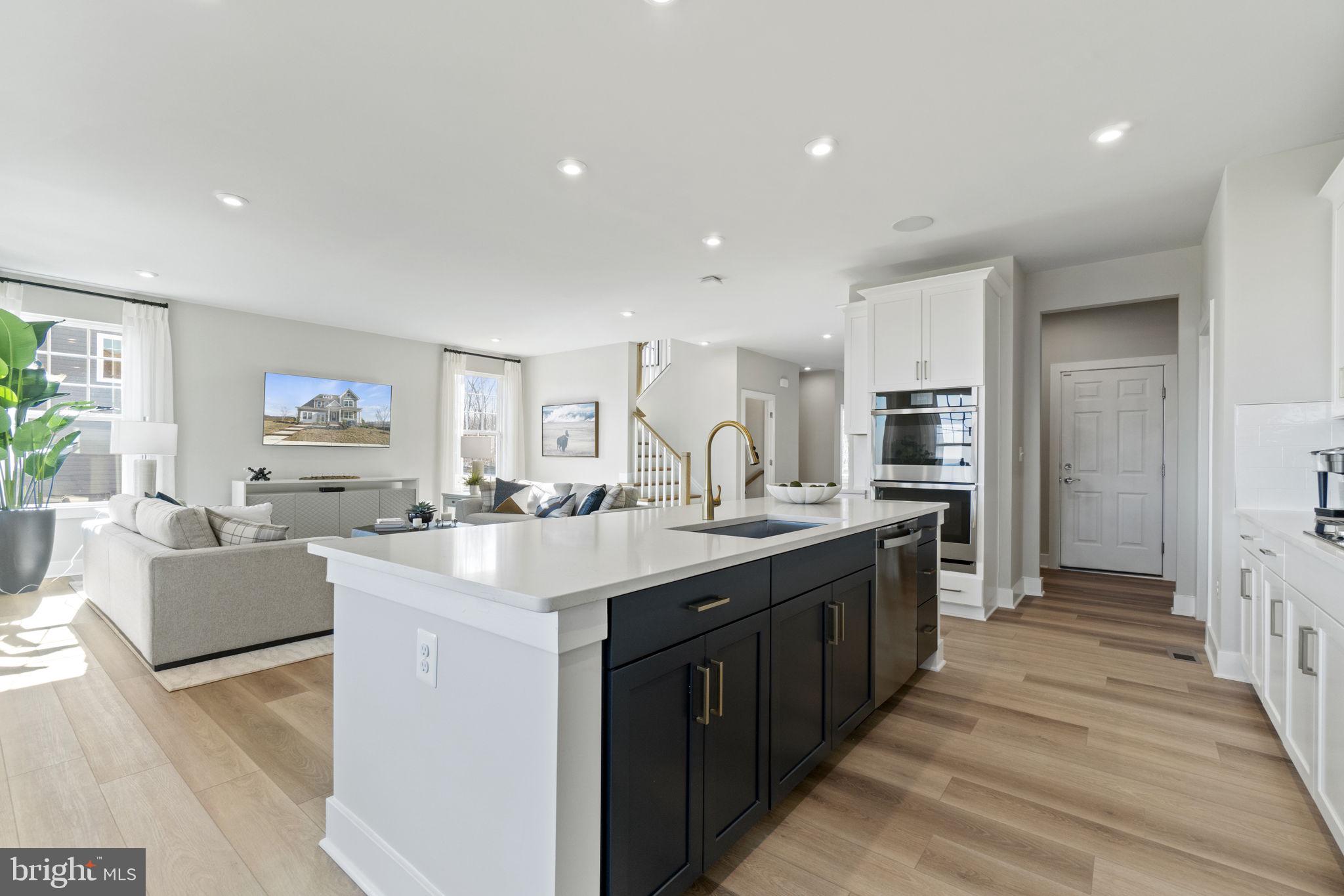 WOODS OVERLOOK AT POTOMAC SHORES - Residential