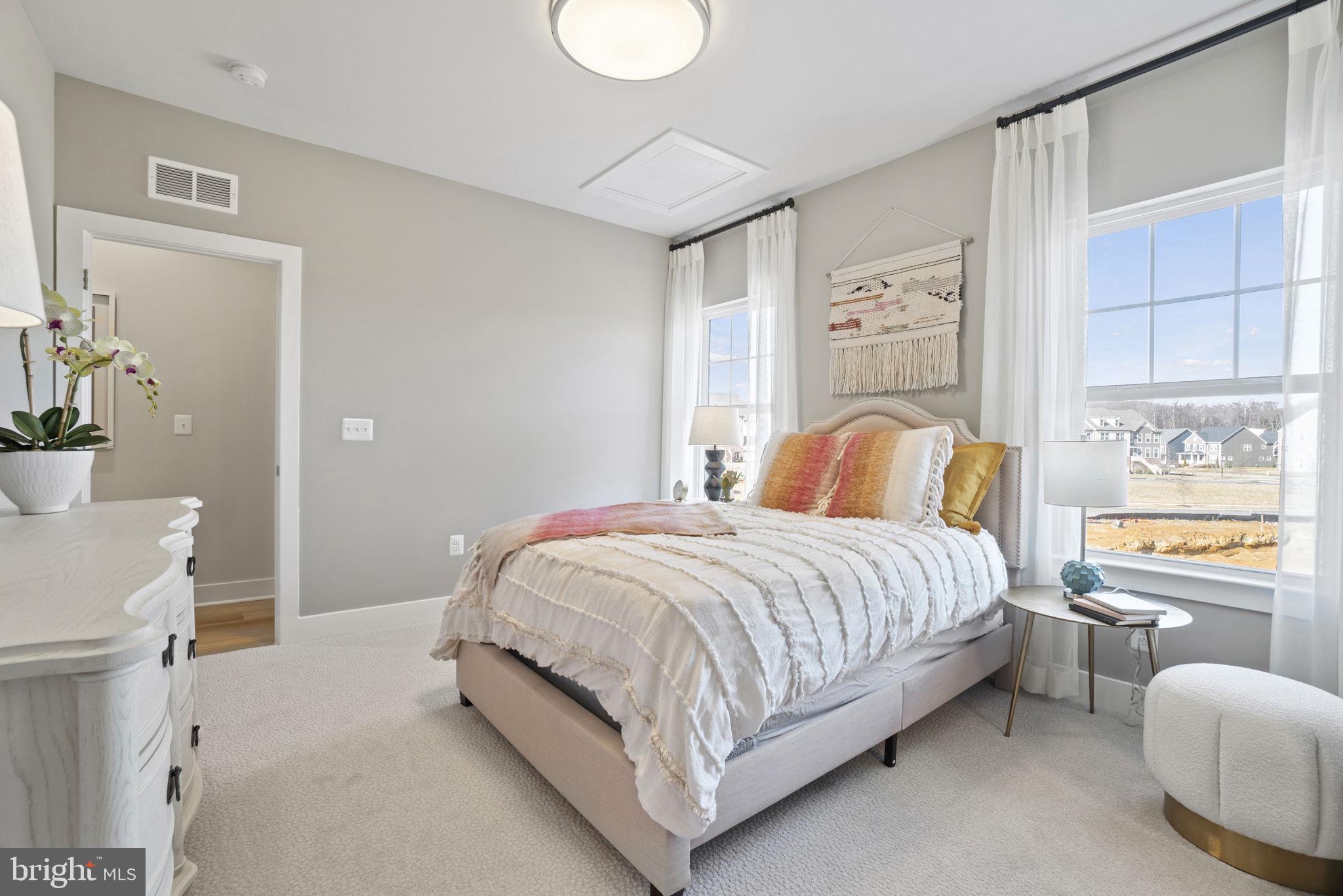 WOODS OVERLOOK AT POTOMAC SHORES - Residential