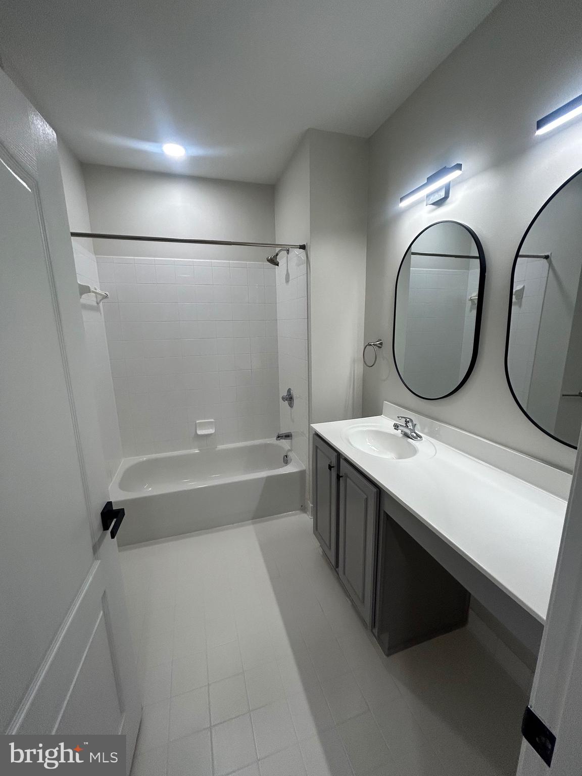 VILLAGE OF RIVER HILL - Residential Lease