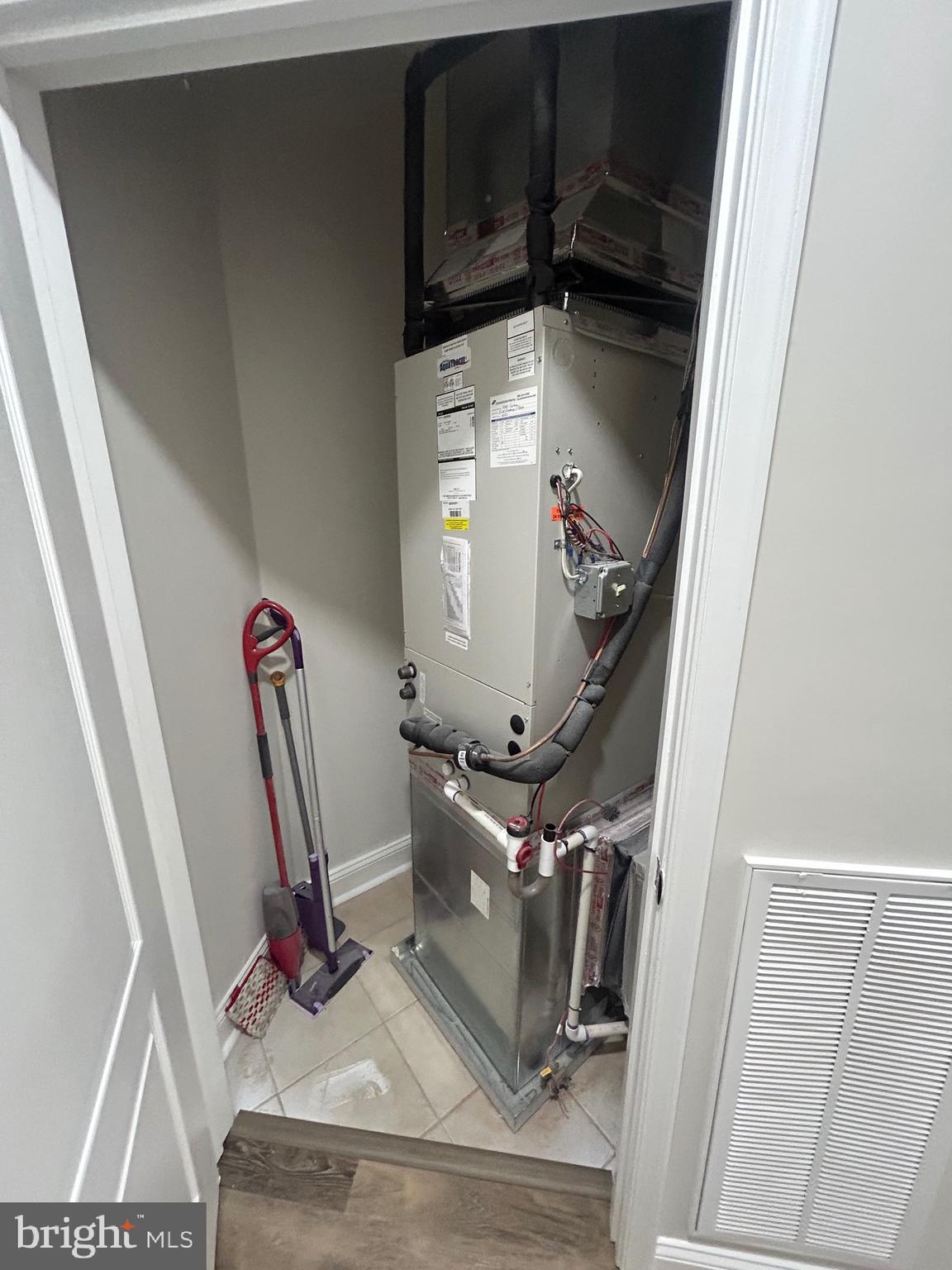 VILLAGE OF RIVER HILL - Residential Lease