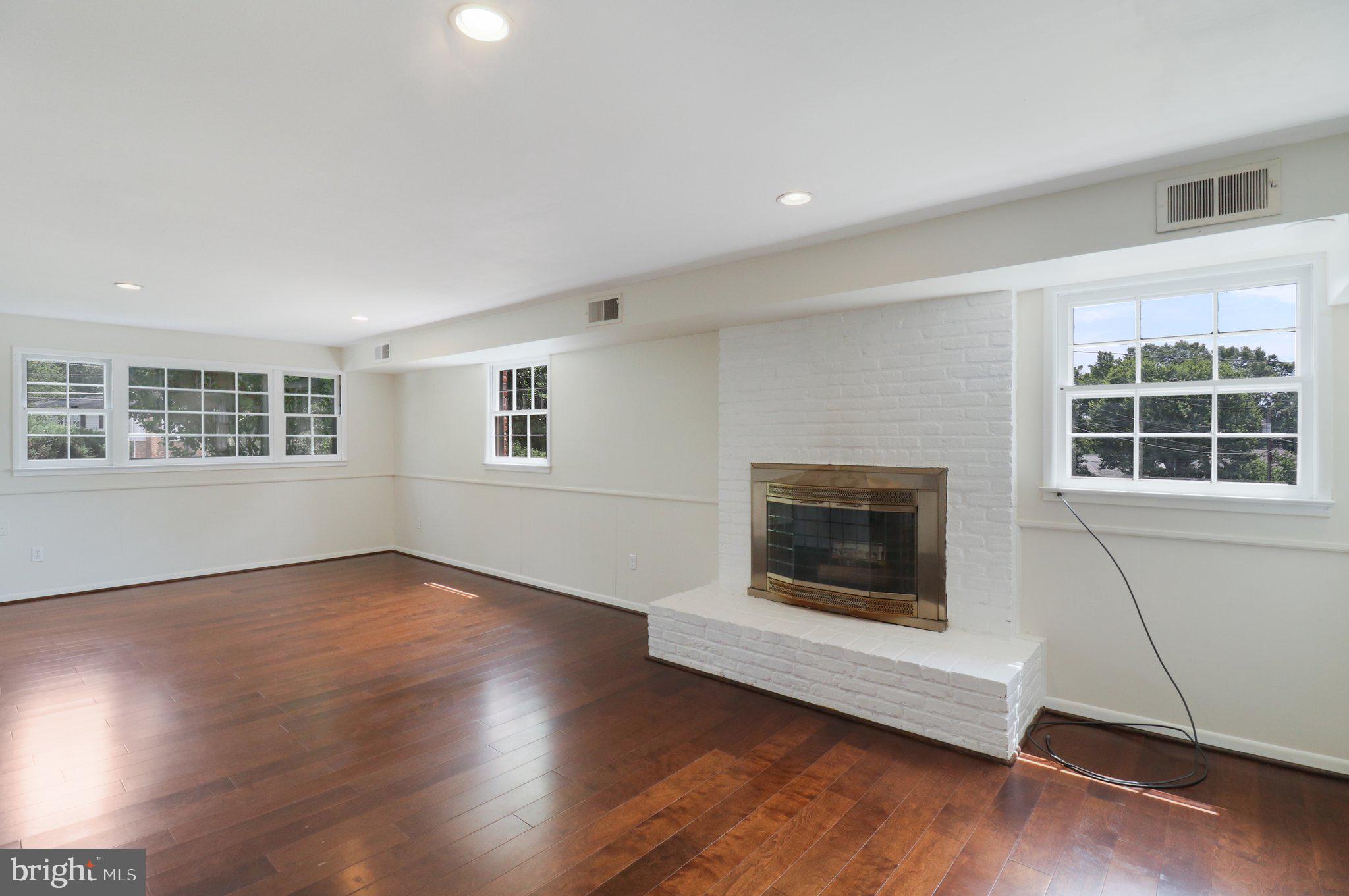 RIVERSIDE ESTATES - Residential