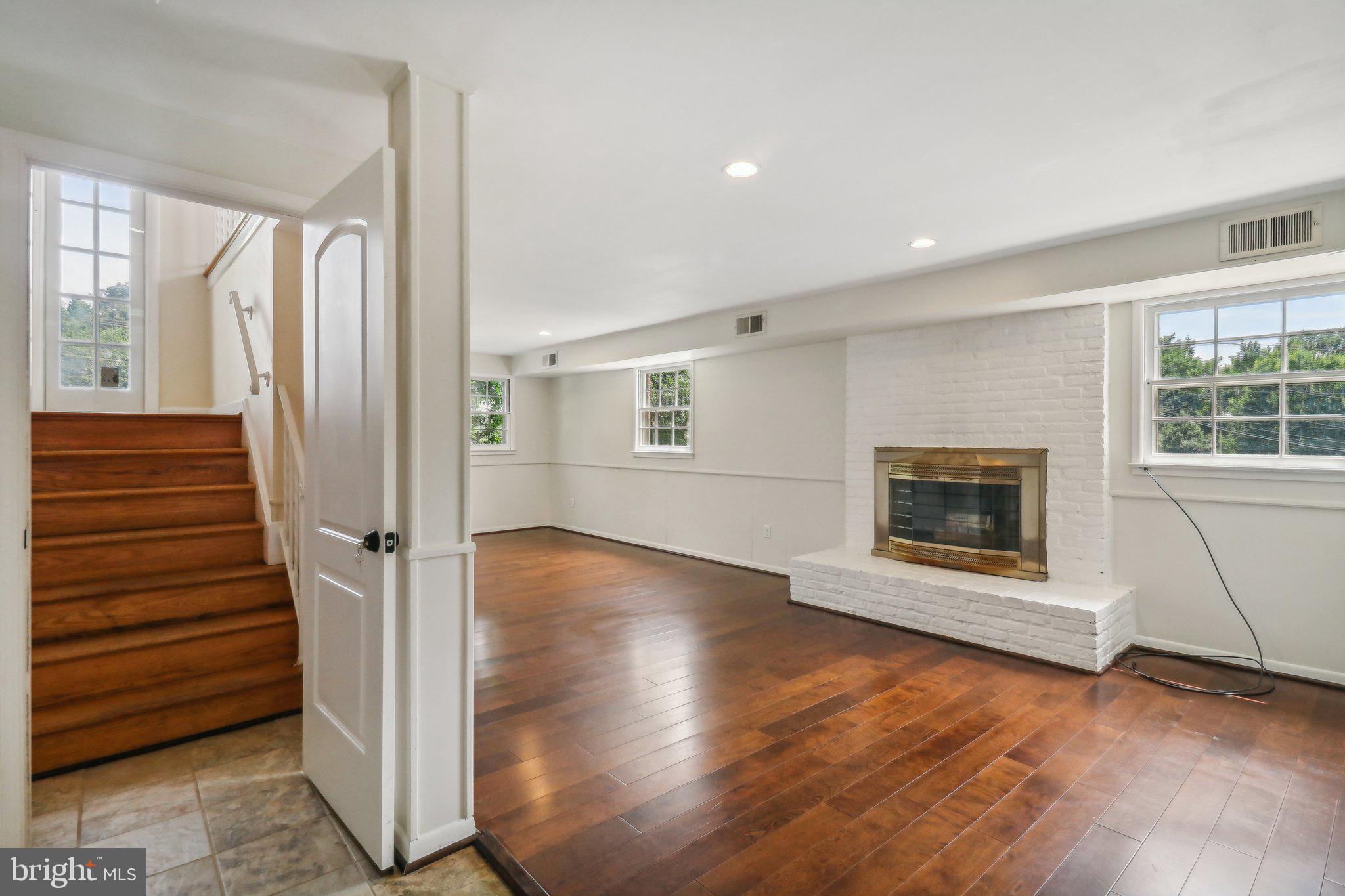 RIVERSIDE ESTATES - Residential