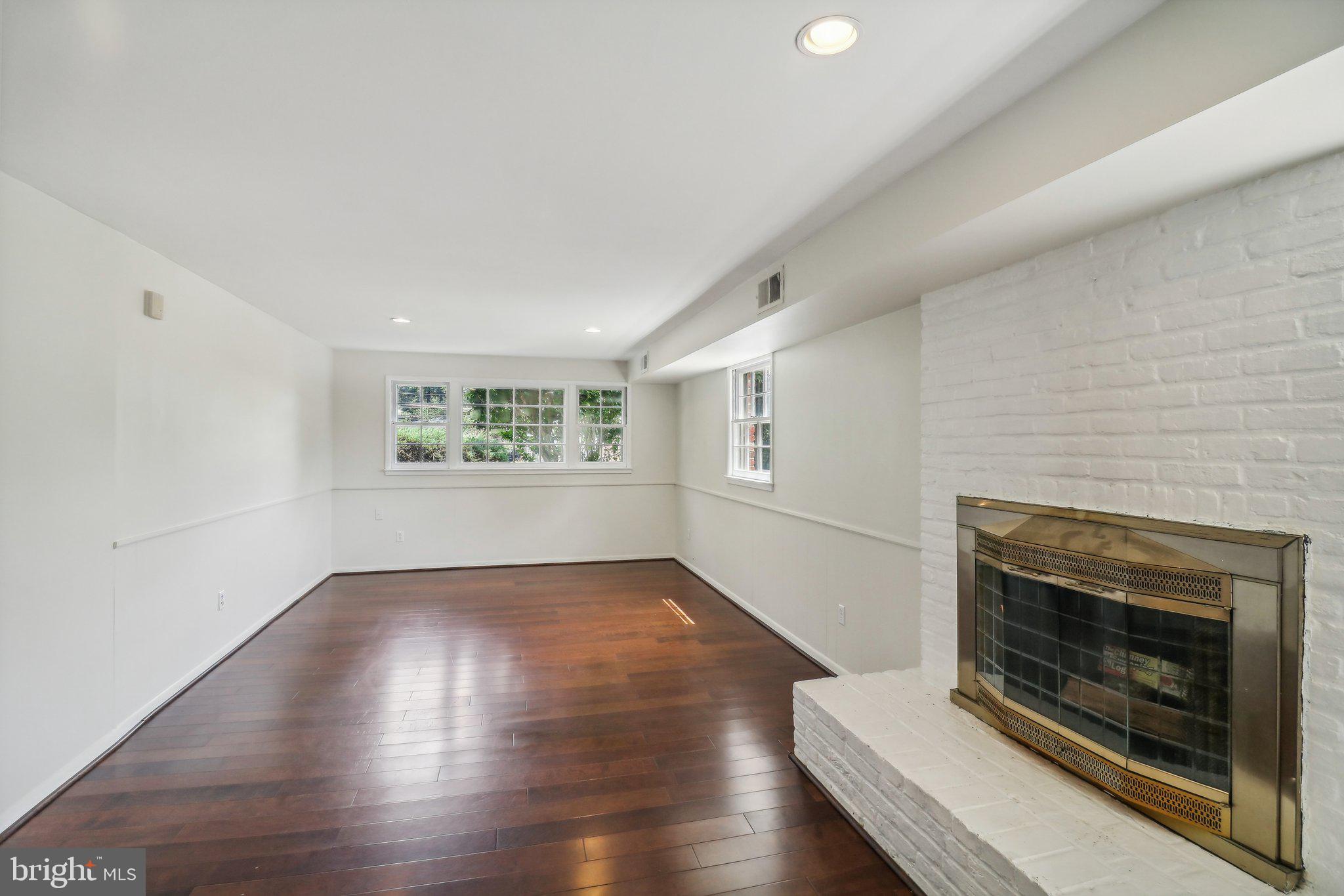 RIVERSIDE ESTATES - Residential