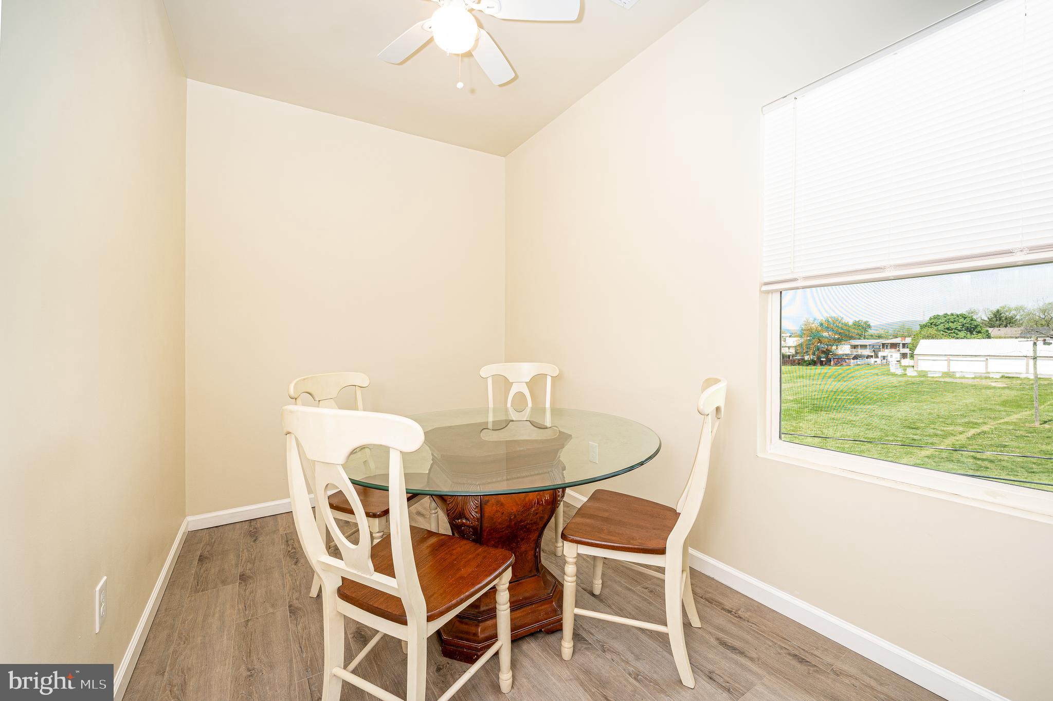 Fully furnished three bedroom house and all inclusive. Bring your personal belongings and move right in!
Terms are very flexible, a week, a month or a year, no problem. Very friendly with corporate client, summer vacation or temporary housing for a project, emergency etc.