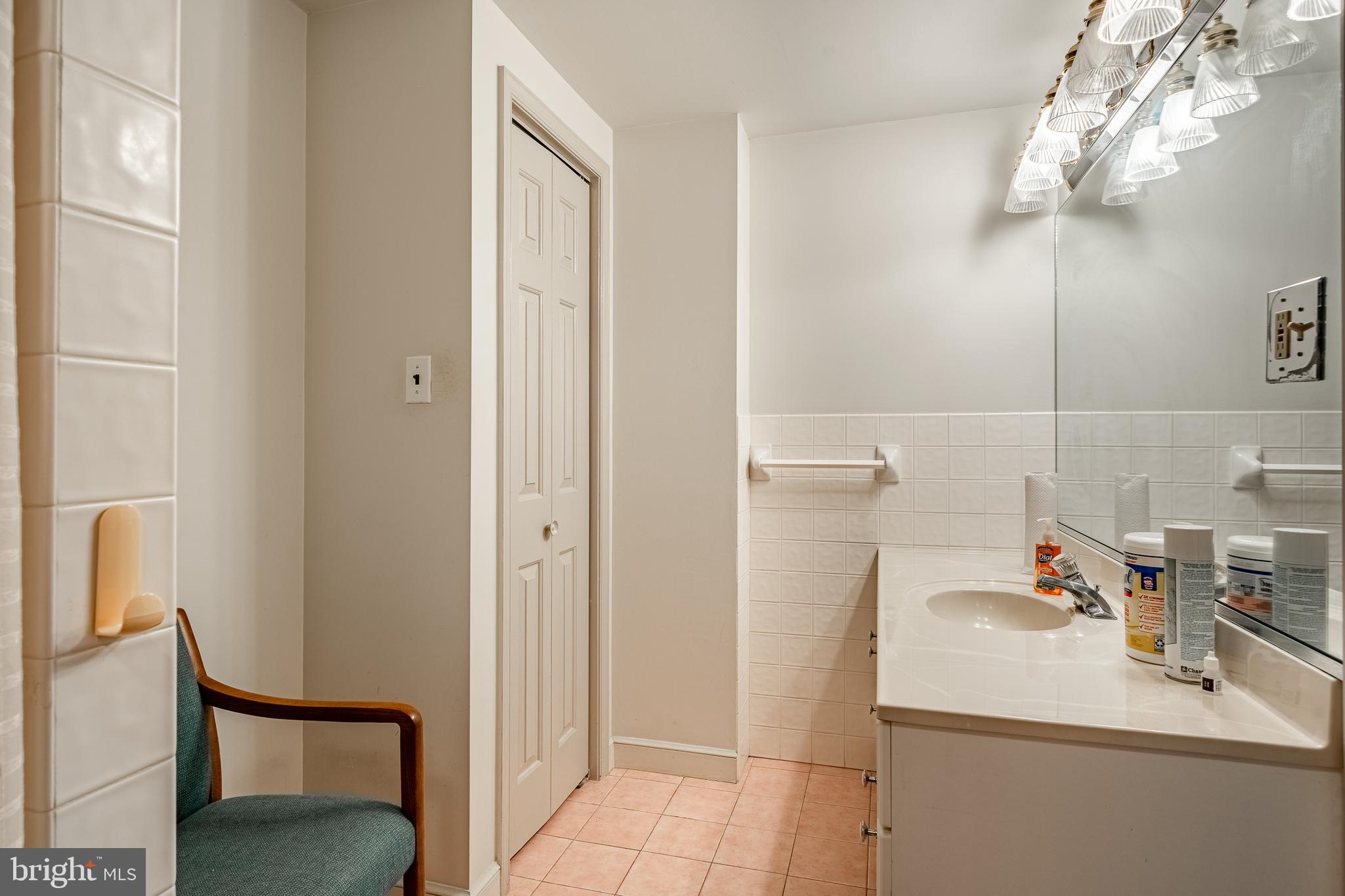 GARRETT HILL - Commercial Sale