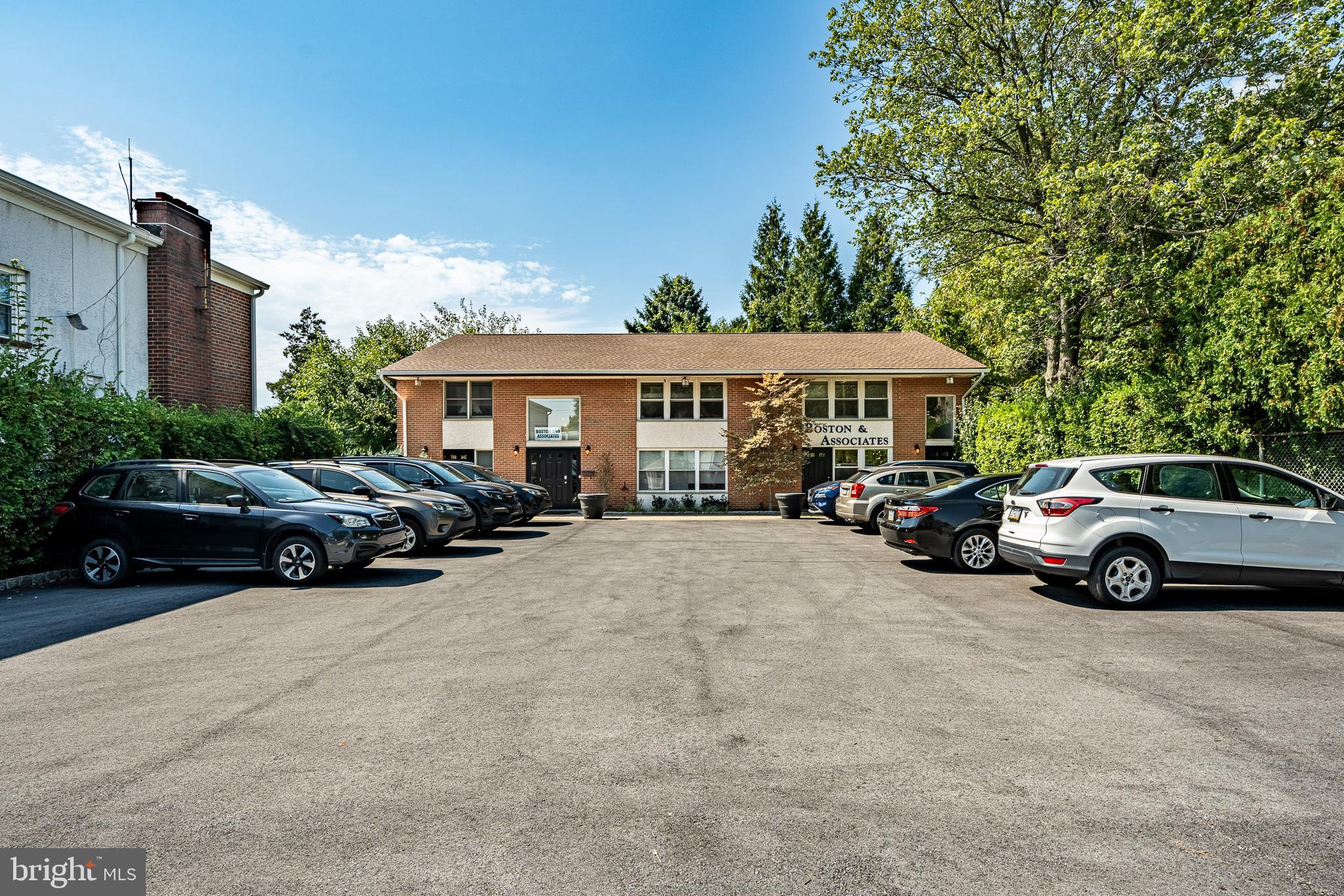 GARRETT HILL - Commercial Sale